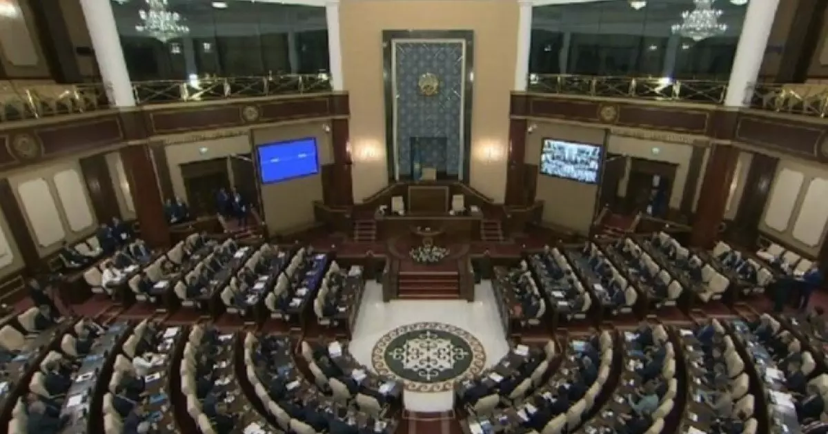  Парламент Президент туралы Конституциялық заң жобасын қабылдады 