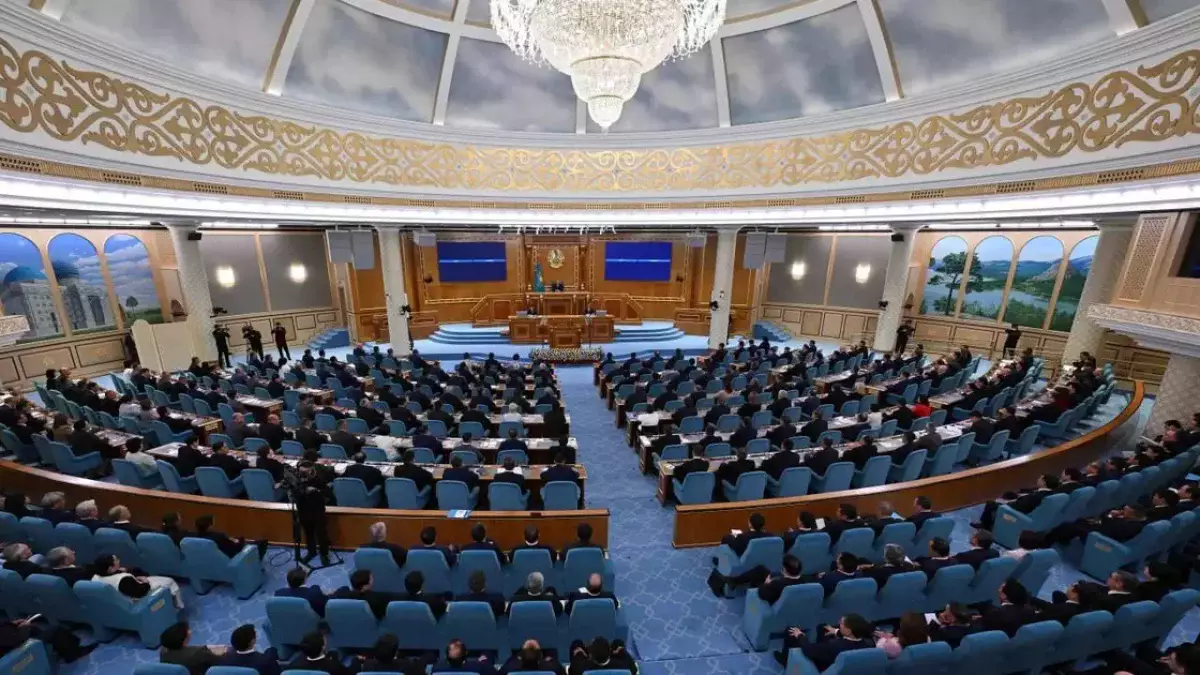 Парламент конституциялық заңдарды қабылдады
