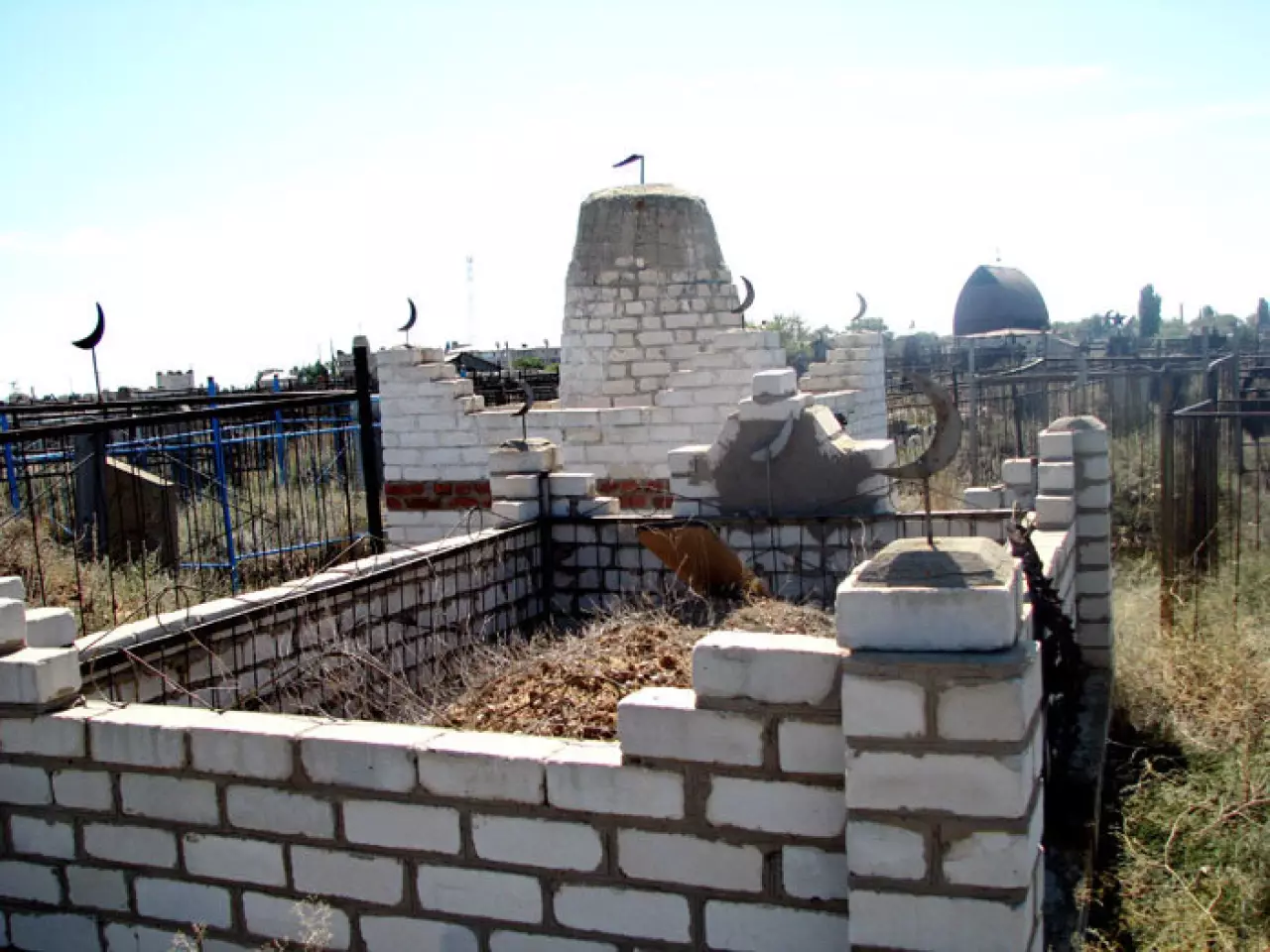 Қарағанды облысында  бір қабірге таласқан екі отбасы мәйітті қазып алды