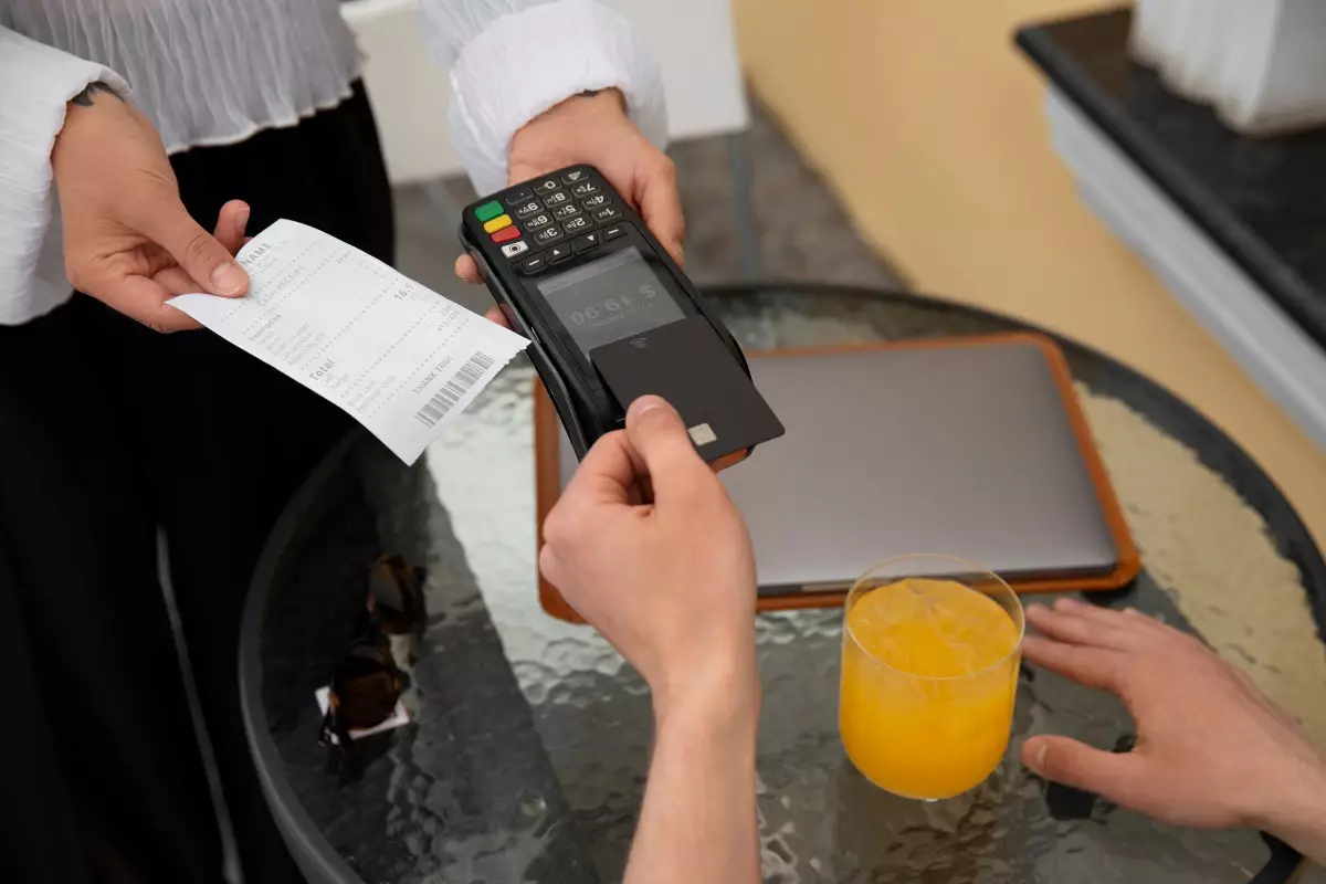 Қазақстанда түбіртек бермеген кәсіпкерлерге салынатын айыппұл 173 мың теңгеге дейін өсті