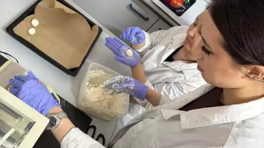 Казахстанские ученые создают полезные продукты из молочной сыворотки
