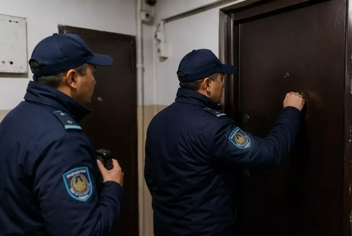 «Откройте, полиция!»: когда жители Актау могут не впускать силовиков в квартиру - новости на Lada.kz 20.05.2026