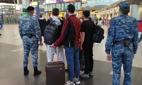 Курские приставы выдворили четверых граждан Казахстана за пределы России.