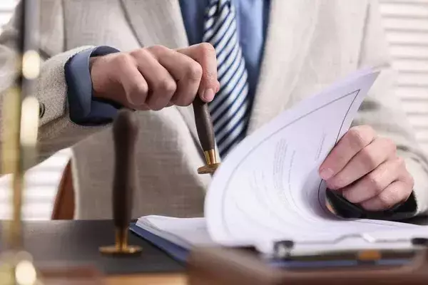 Қазақстанда нотариустарға жаңа шектеу енгізіледі: заң жобасы қабылданды