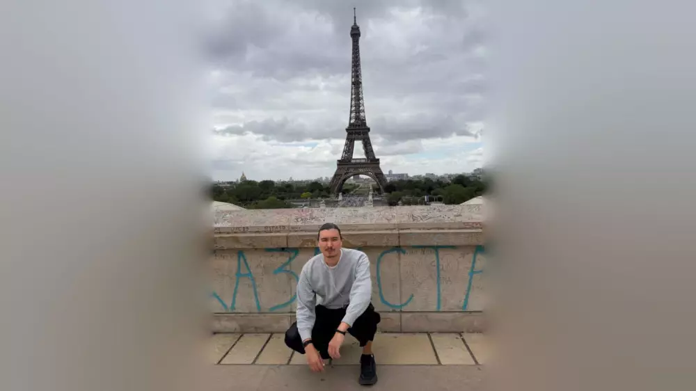 “Ұят-ай!“ Эйфель мұнарасы маңында “Қазақстан“ граффитиі пайда болды