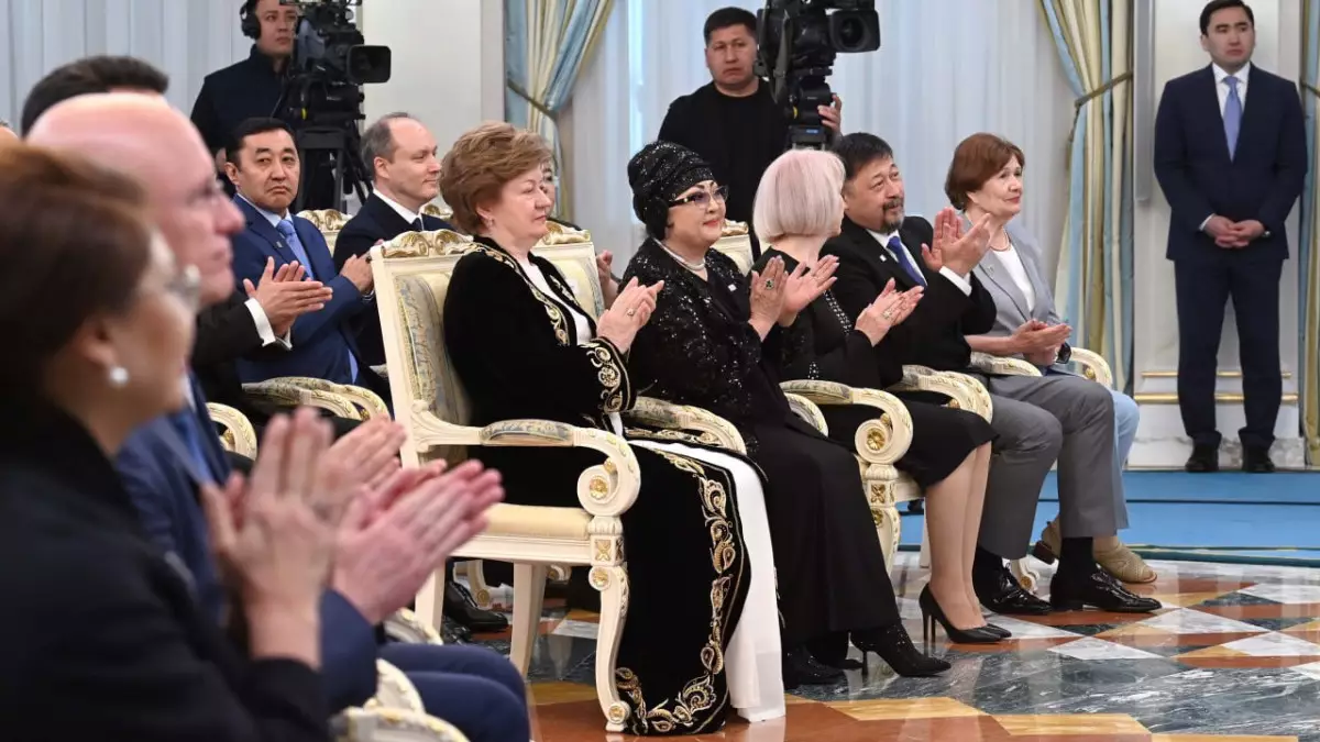 Мақпал Жүнісова "Барыс" орденімен марапатталды