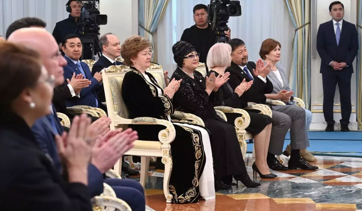 Мақпал Жүнісова II дәрежелі "Барыс" орденімен марапатталды