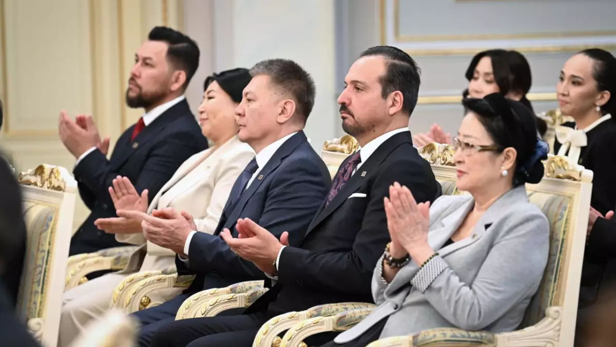 Президент вручит ключи от квартир деятелям искусства