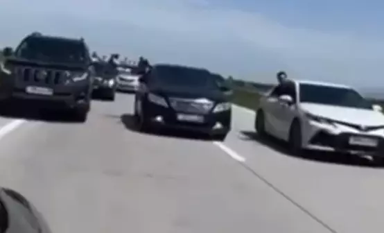 Алматыда мектеп түлектерінің қауіпті «кортеждерінен» бас тартуға шақырды