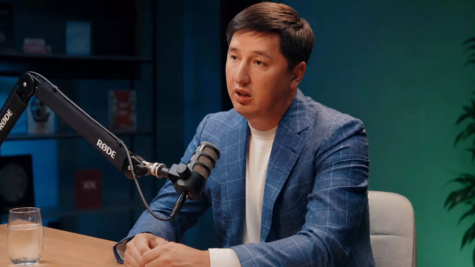 «Бізді ешкім тыңдағысы келмеді»: Азамат Үсімбеков өзіне қатысты дауға алғаш рет кең жауап берді (ВИДЕО)