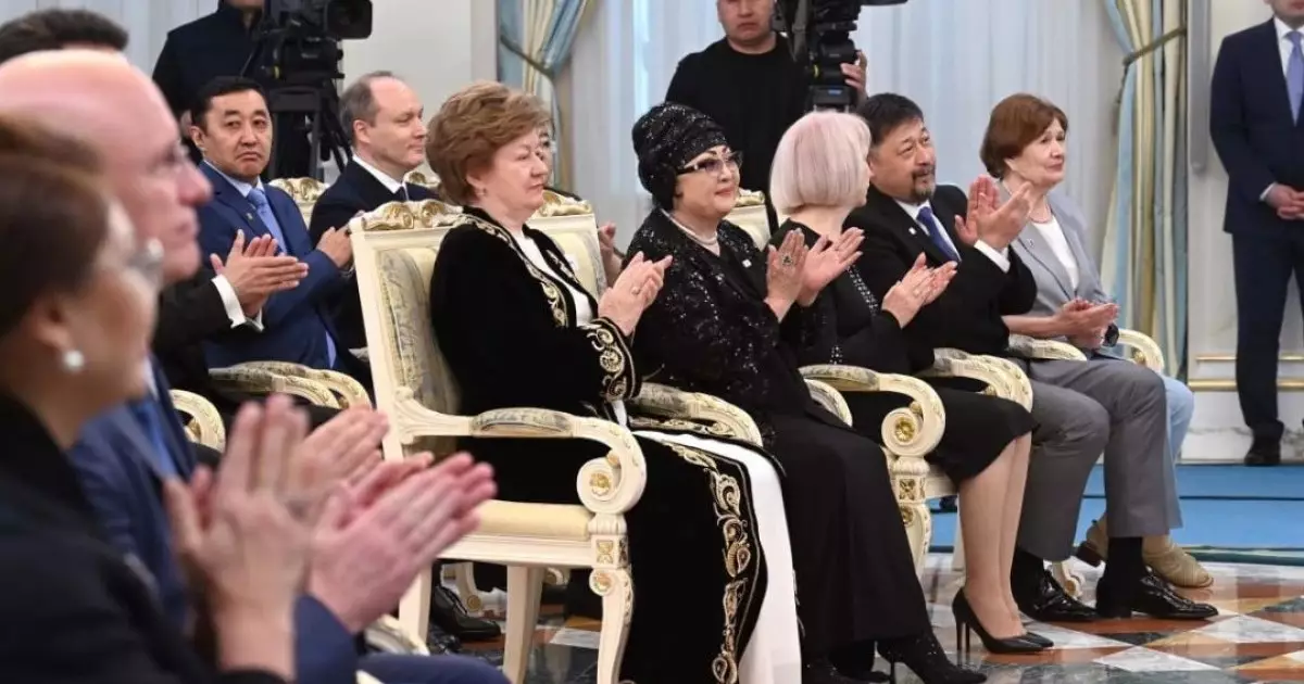  Мақпал Жүнісова II дәрежелі `Барыс` орденімен марапатталды 
