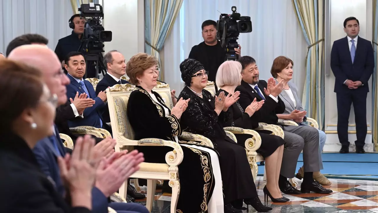 Мәдениет мерекесі: Мақпал Жүнісова Президенттен марапат алды