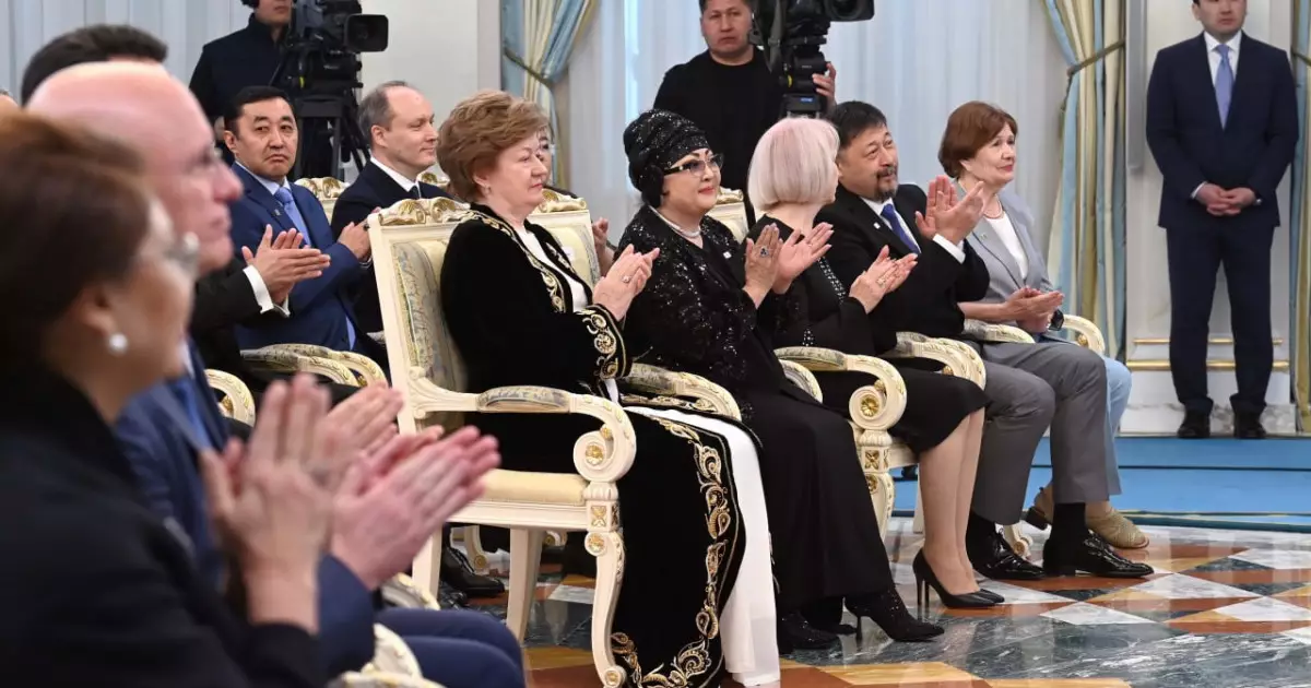   Мемлекет басшысы дәстүрлі өнерді дамытуға ерекше назар аудару қажет екенін айтты   