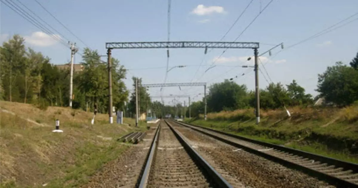  Пару застали за интимом прямо на железнодорожных путях в Актобе 