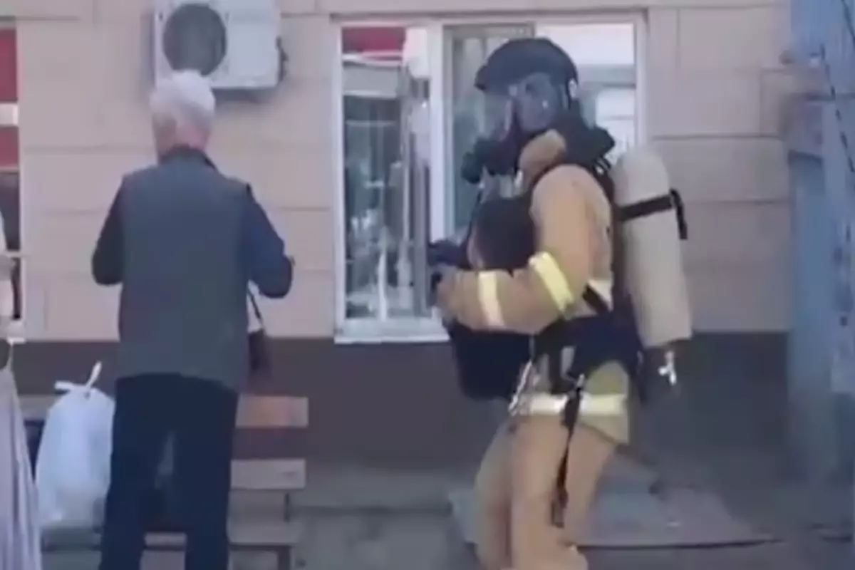 Ребенка спасли при пожаре в жилом доме в Атырау