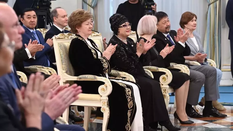 Президент Мақпал Жүнісоваға ІІ дәрежелі «Барыс» орденін тапсырды