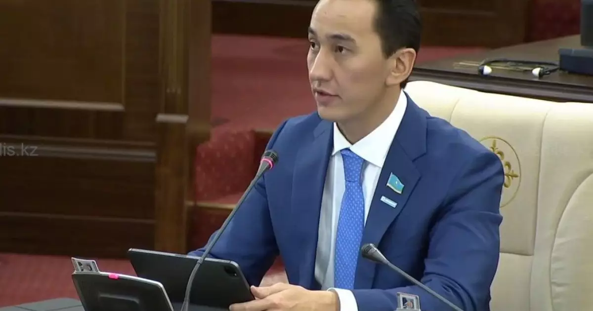  Депутаттар Олжас Бектеновке жаппай тренингтер мен іс-шараларда былапыт сөздерді ашық қолдануға қатысты сауал жолдады 