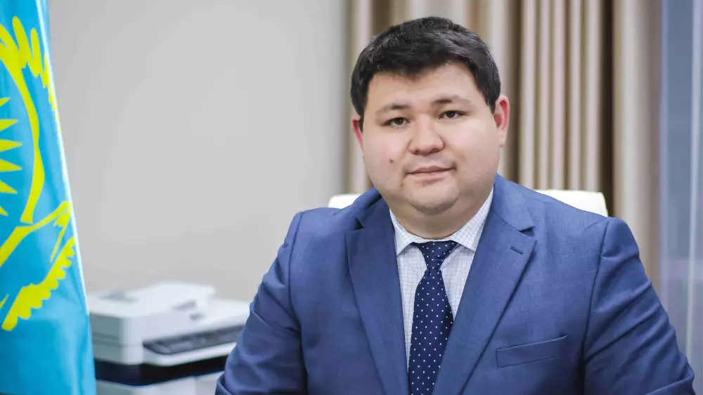 Оксфорд түлегі Стратегиялық жоспарлау агенттігі басшысының орынбасары болды