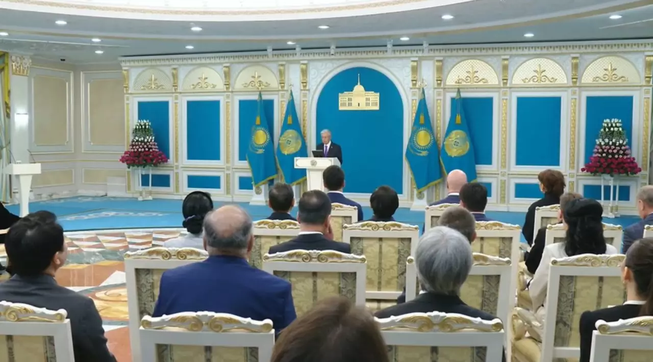 Президент мәдениет және өнер қызметкерлерін құттықтады
