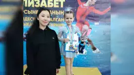 Юная брянская фигуристка завоевала золото соревнований в Казахстане.
