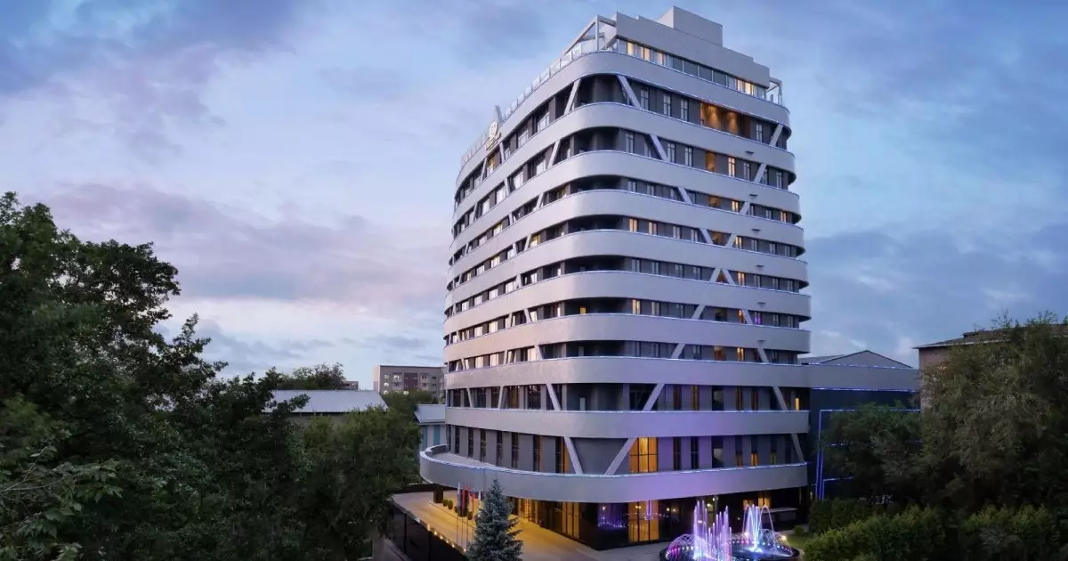  `Hilton қонақүйінен 250 қызметкерді күштеп шығарып жатыр`: депутат Қайрат Сатыбалдының тағы бір қитұрқы ісін әшкереледі 
