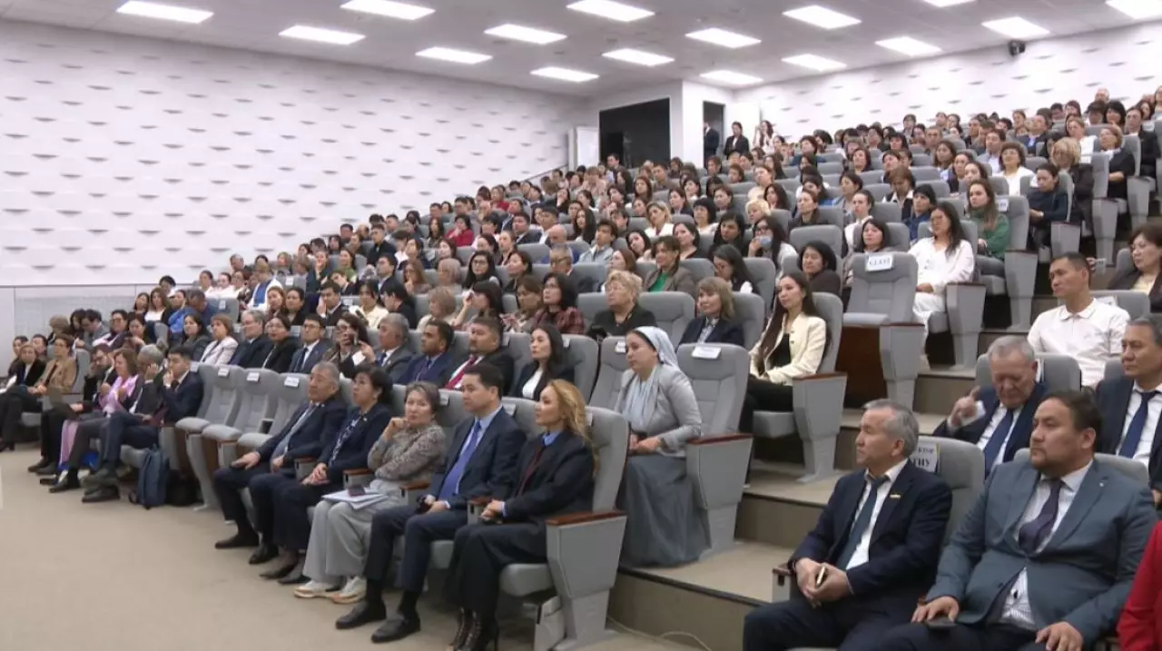 Почти пять тысяч казахстанцев прошли обучение и стажировки по программе обмена