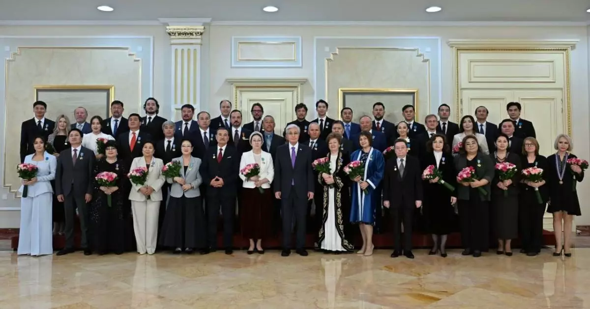  Тоқаев бір топ азаматты жоғары мемлекеттік наградалармен марапаттады 