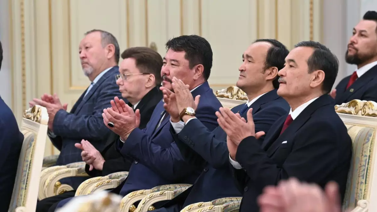 Президент объявил о новых статусах для ведущих творческих коллективов страны