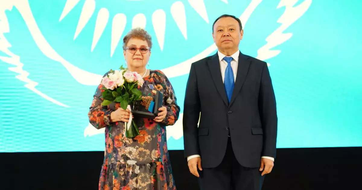  Алматыда мәдениет және өнер қызметкерлері марапатталды 