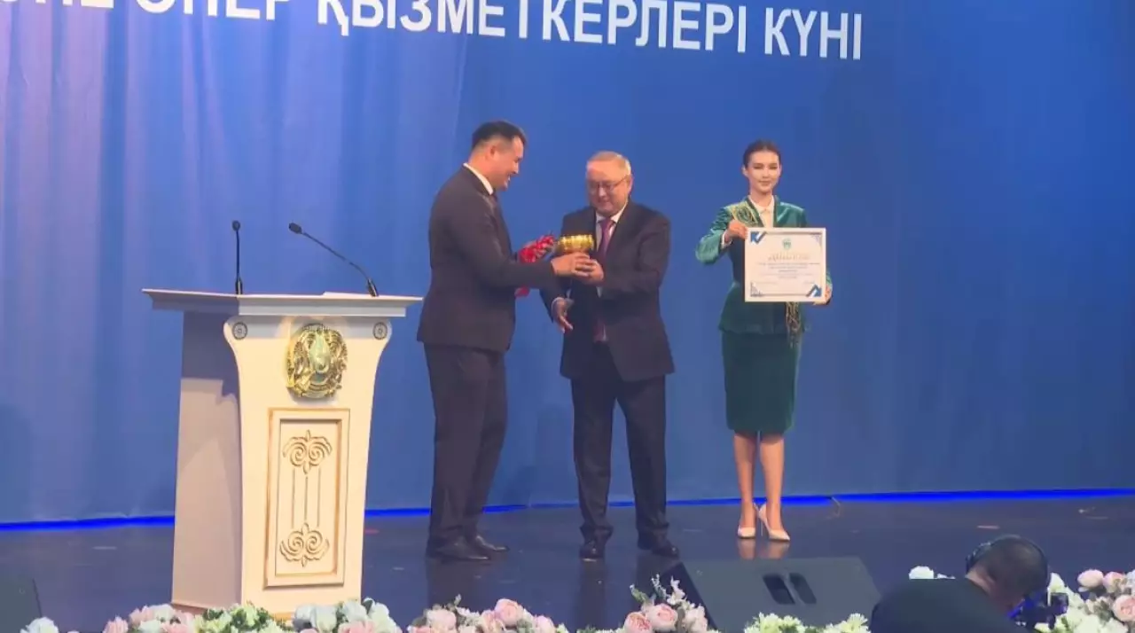 50 деятелей культуры получили нагрудные знаки в Талдыкоргане