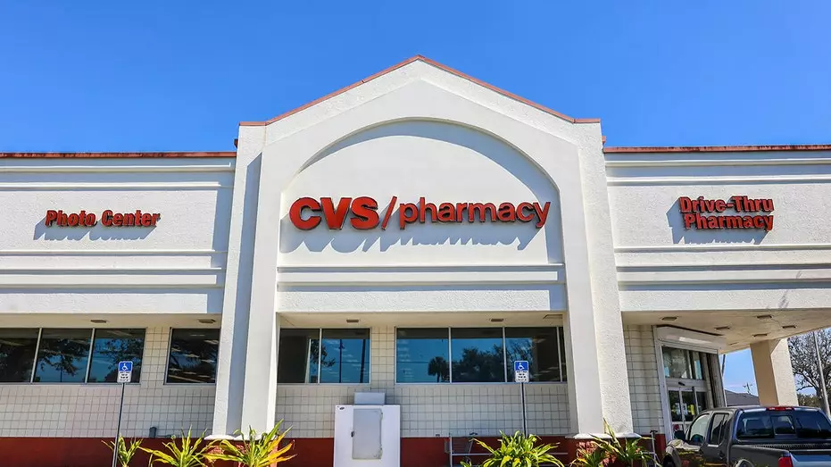 Три крупные больничные системы обвиняют CVS в тайном присвоении сотен миллионов долларов экономии на лекарствах.