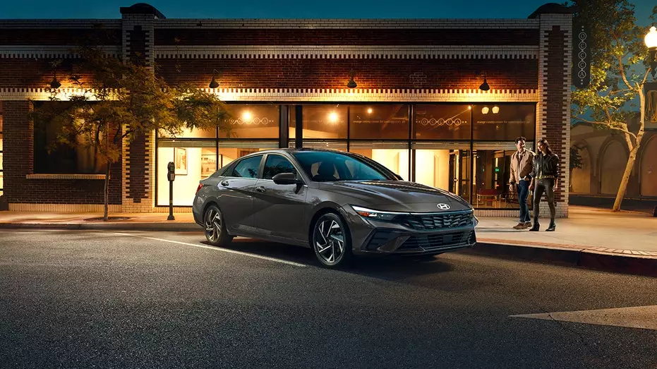 Hyundai отзывает более 54 000 гибридов Elantra из-за потенциального риска возгорания.