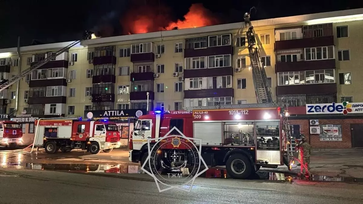 50 человек эвакуировали из горящего дома в Актобе
