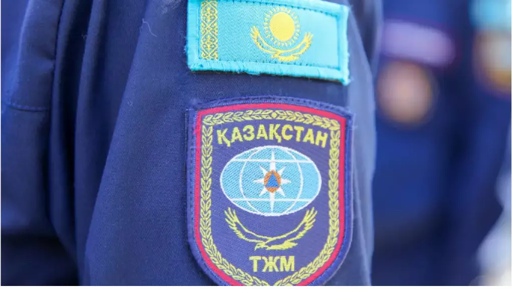 Алматылық құтқарушылар терезеде отырған баланы аман алып қалды