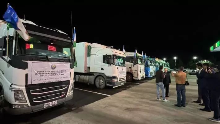 Узбекистан направил в Иран 15 грузовиков гуманитарной помощи