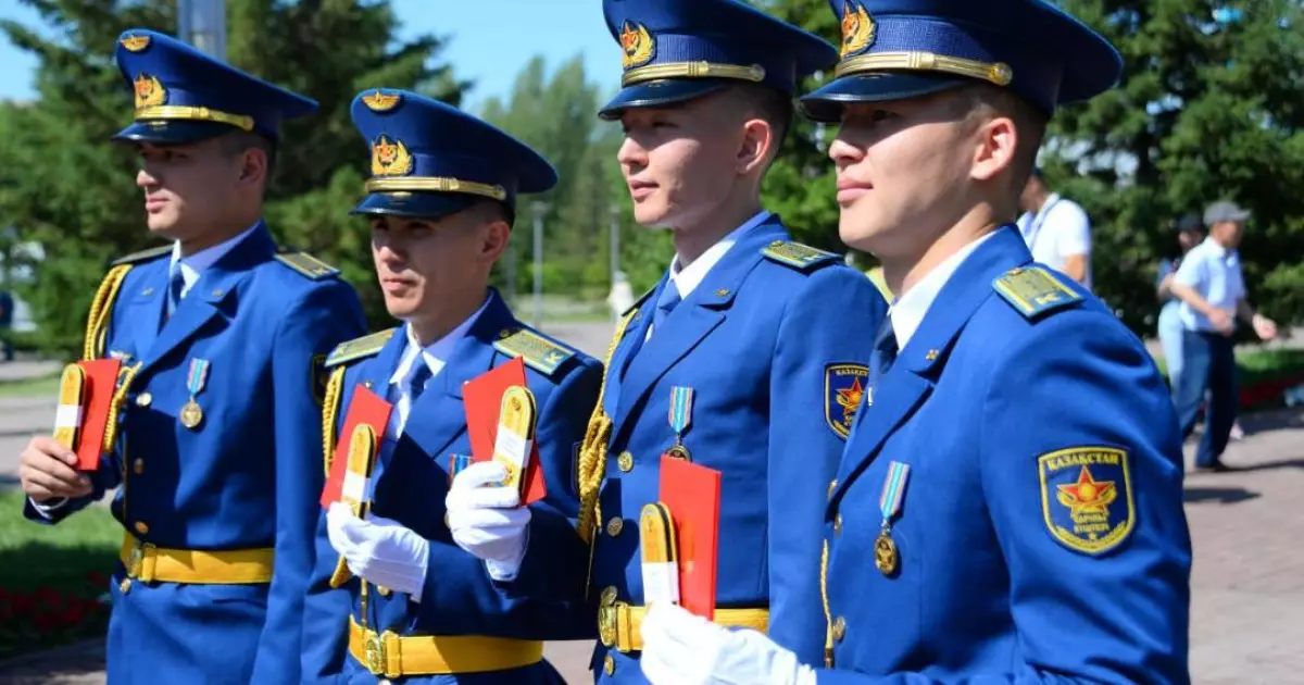   Қазақстанда әскери жоғары оқу орындарын үздік бітірген түлектерге әскери атақ беру тәртібі өзгерді   