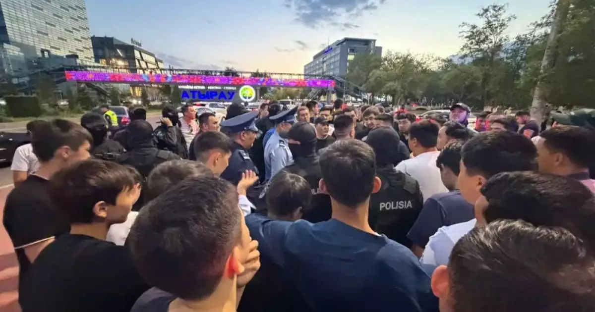  В Атырау водители авто с иностранными номерами массово выступили против проверок и штрафов 