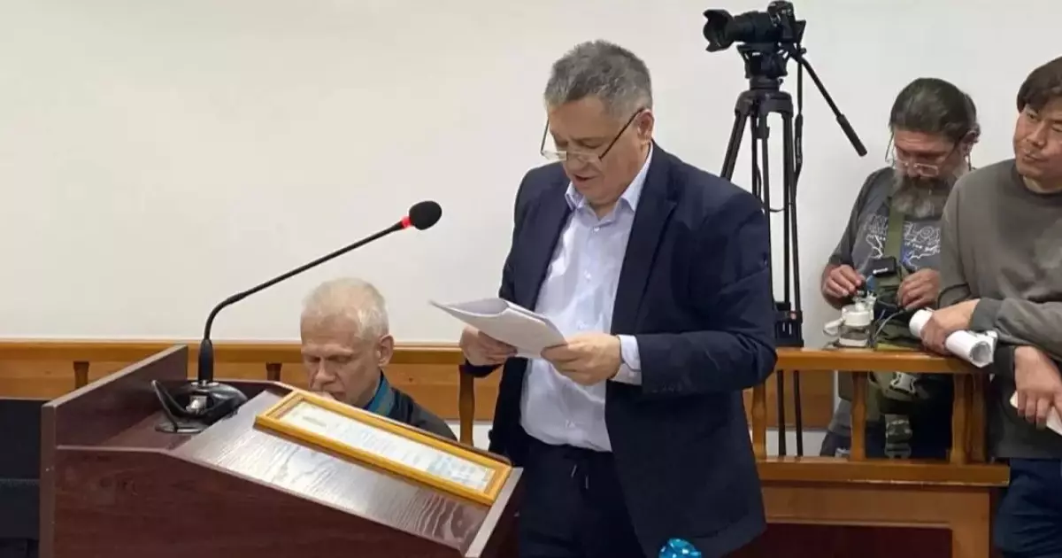  Прокурор қоғам белсендісі Оразалы Ержановқа 4 жыл шартты жаза сұрады 