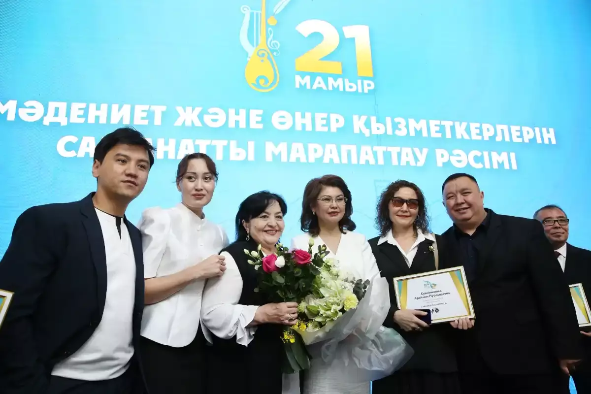 В Алматы в честь Дня работников культуры и искусства вручили ключи от 60 квартир