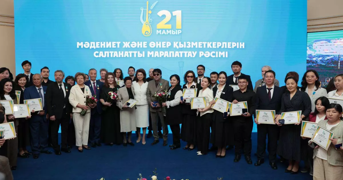  Алматыда Президент атынан мәдениет және өнер қызметкерлеріне 60 пәтер берілді 