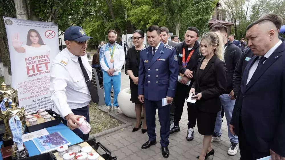 Чемпионы мира приехали в Семей поговорить с подростками о безопасности