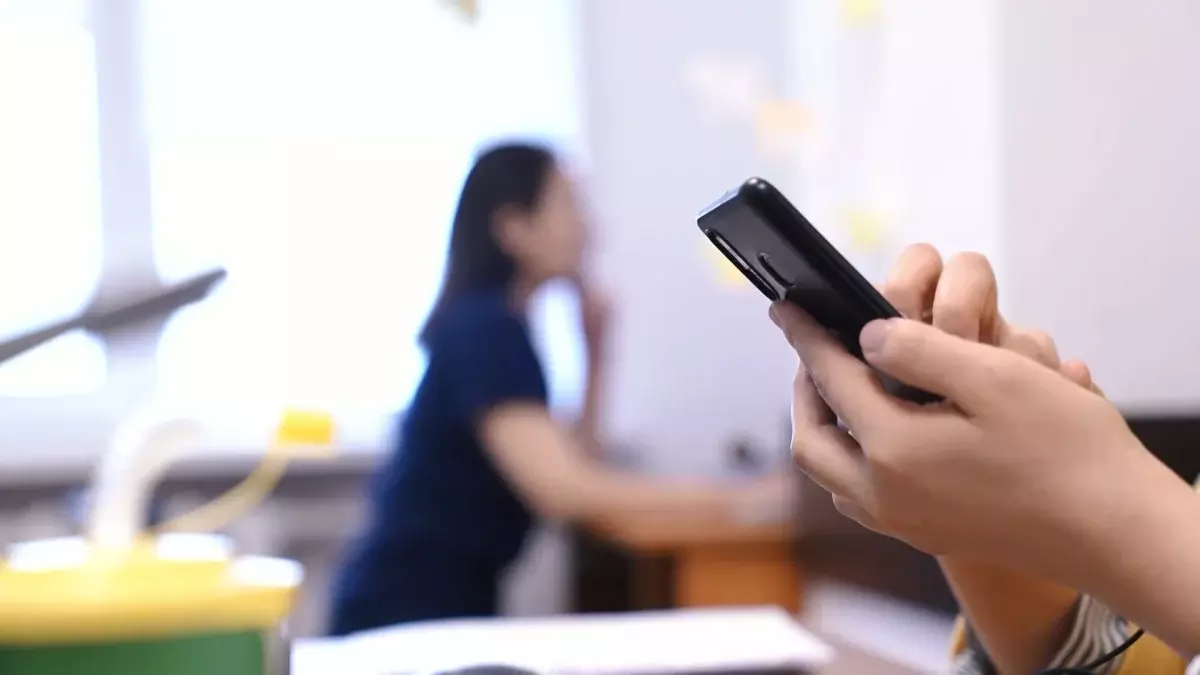 БҰҰ зерттеуі: Қазақстанда жеткіншектердің 21 пайызы интернетте кибербуллингке ұшырайды