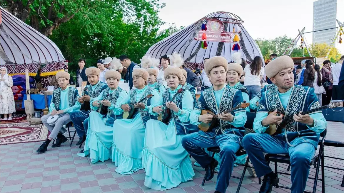 Этностиль, музыка и ремёсла: чем удивляют жителей атырауцев на фестивале