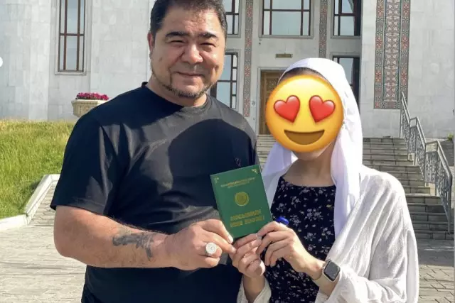 Қазақстандық танымал актер өзінен 25 жас кіші қызға үйленді