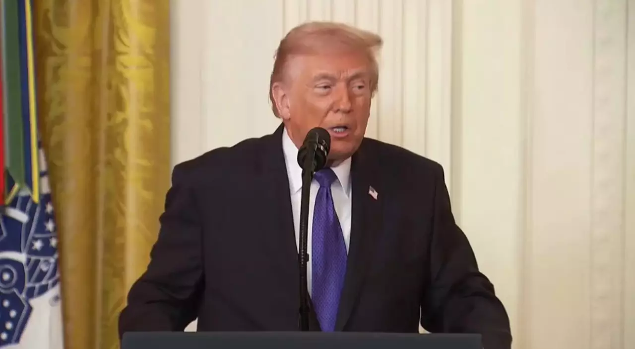 Трамп ЖИ-ге қатысты жарлықты кейінге қалдырды