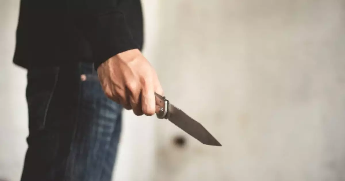  Алматыда көшеде пышақпен жүрген ер адам іздестіріліп жатыр 
