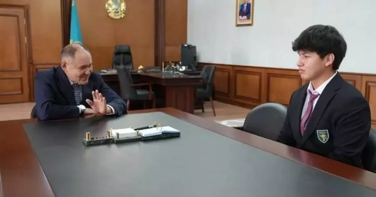  Түркістанда Әзербайжан туына құрмет көрсеткен оқушы марапатталды 
