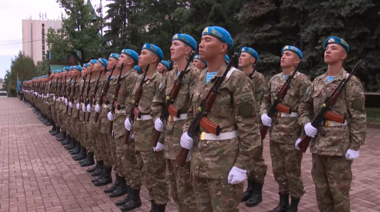 Алматыда жас сарбаздар ант берді