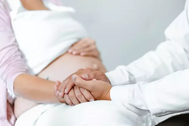 Әйел шұғыл кесарь тілігінен кейін “жұмақты көргенін“ айтты