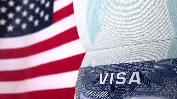 Мигрантам придется покинуть США для оформления грин-карты